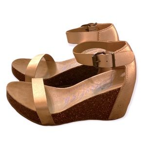 Women’s Blowfish Wedge Sandal size 6